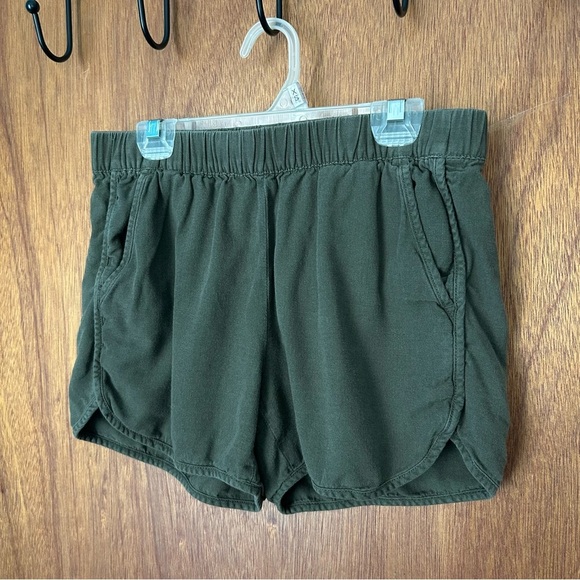 Madewell Olive Army Green Pull-On Shorts in Foliage Green - Picture 2 of 7